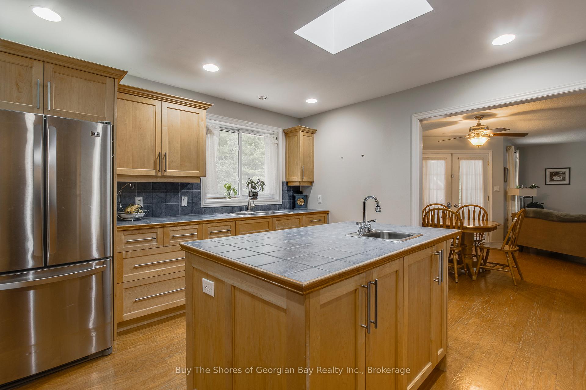 Photo 11 of 34 Pineshore Crescent E, Tiny, Rural Tiny — HOMEH