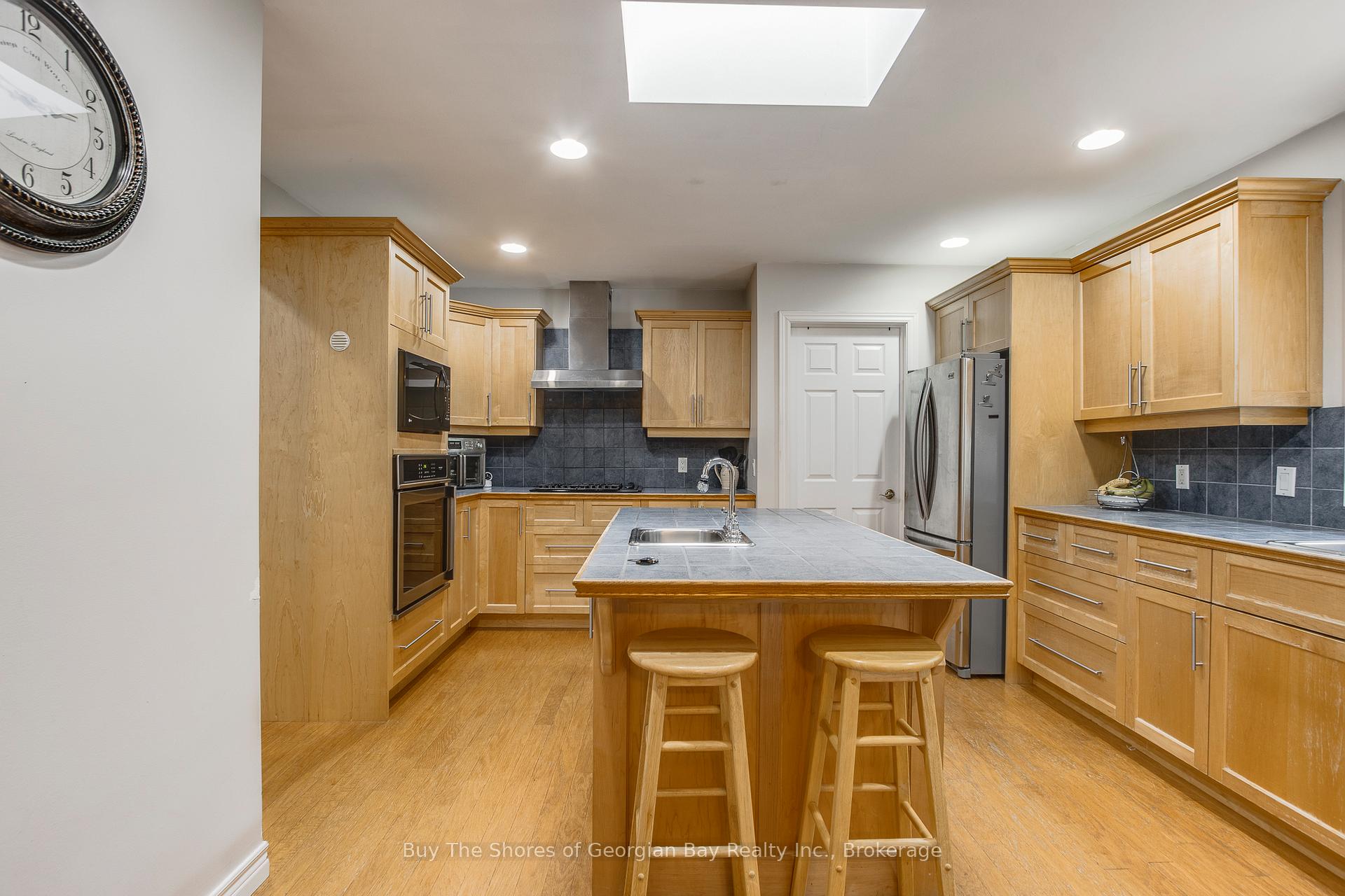 Photo 12 of 34 Pineshore Crescent E, Tiny, Rural Tiny — HOMEH