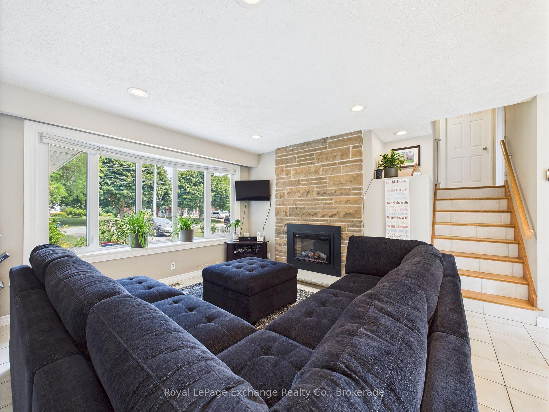 Photo 4 of 176 Diagonal Road, North Huron, Wingham — HOMEH