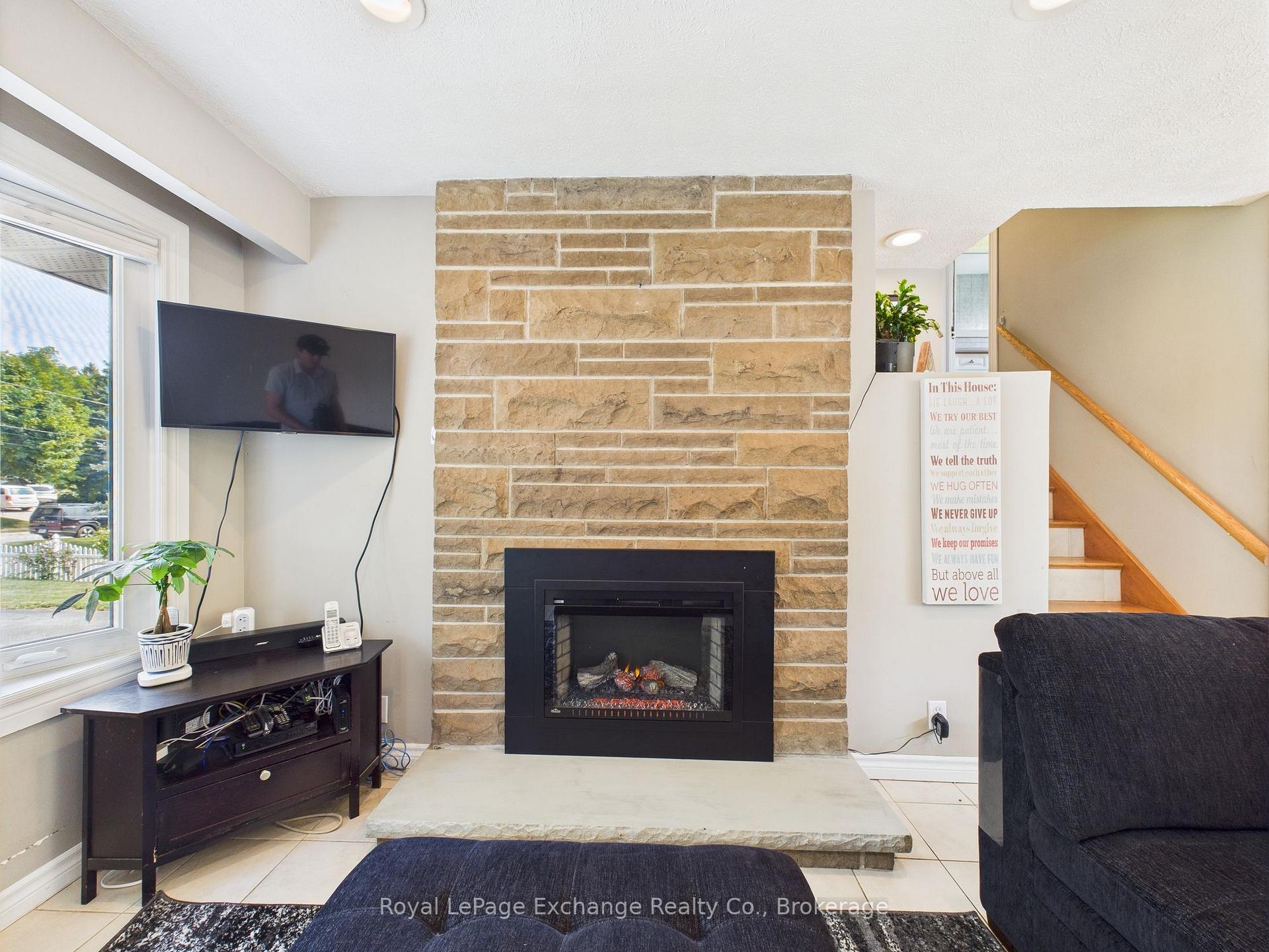 Photo 5 of 176 Diagonal Road, North Huron, Wingham — HOMEH