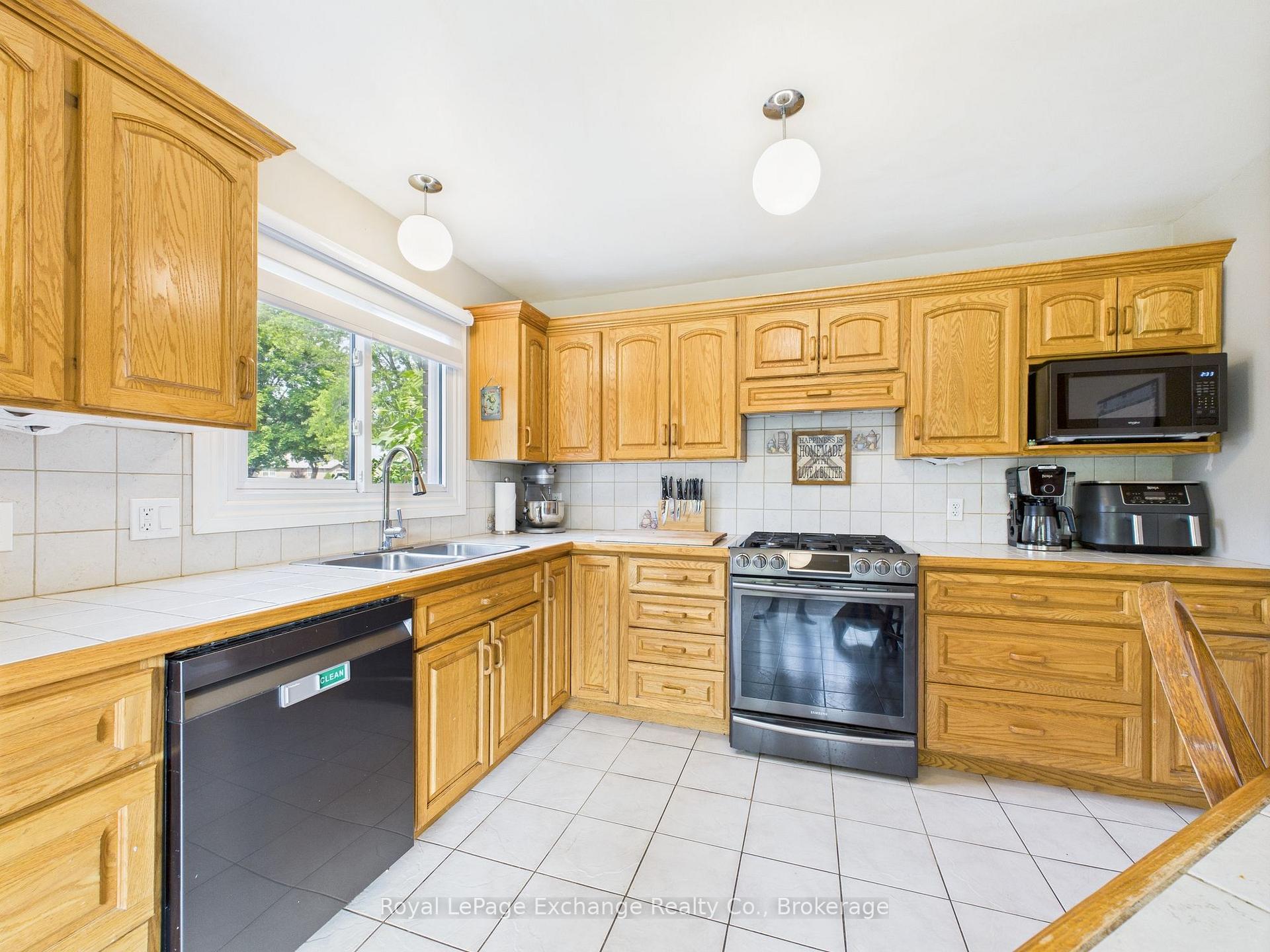 Photo 15 of 176 Diagonal Road, North Huron, Wingham — HOMEH
