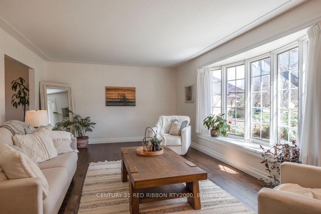 Photo 3 of 218 Riverview Drive, Strathroy-Caradoc, NE — HOMEH