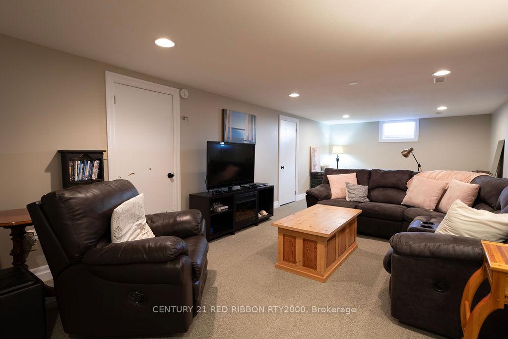 Photo 40 of 218 Riverview Drive, Strathroy-Caradoc, NE — HOMEH
