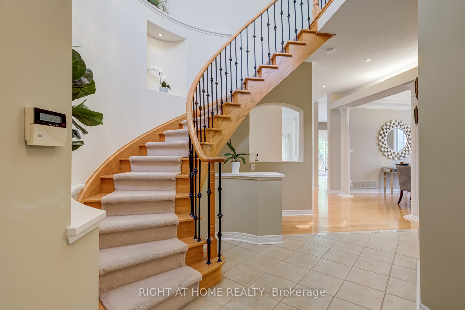 Photo 5 of 26 Greencroft Crescent, Markham, Unionville — HOMEH