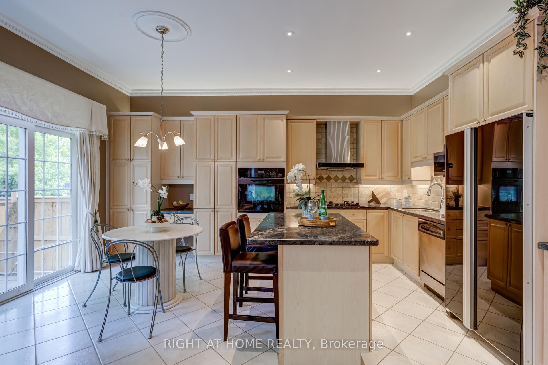 Photo 11 of 26 Greencroft Crescent, Markham, Unionville — HOMEH