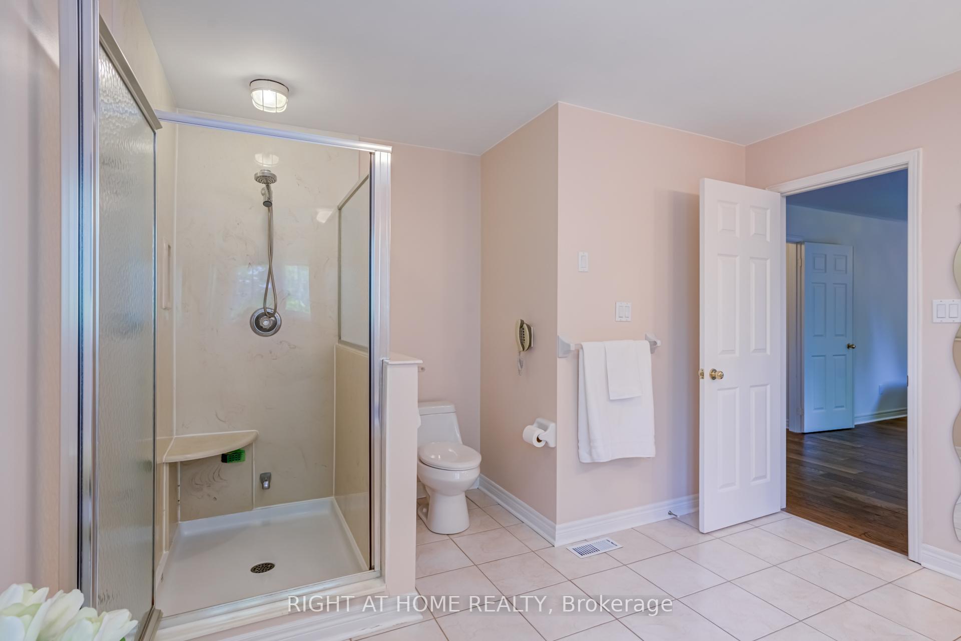 Photo 19 of 26 Greencroft Crescent, Markham, Unionville — HOMEH