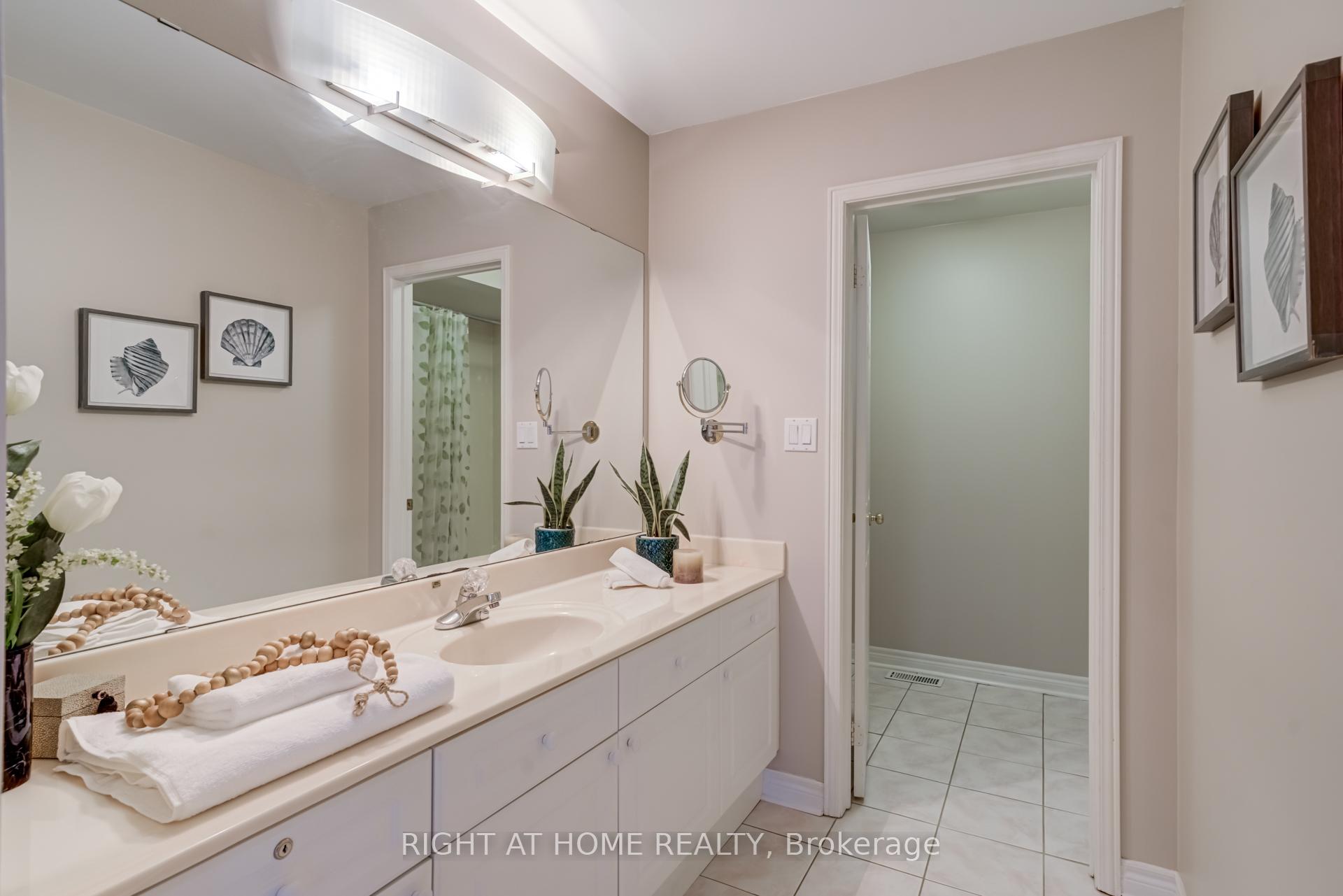 Photo 32 of 26 Greencroft Crescent, Markham, Unionville — HOMEH