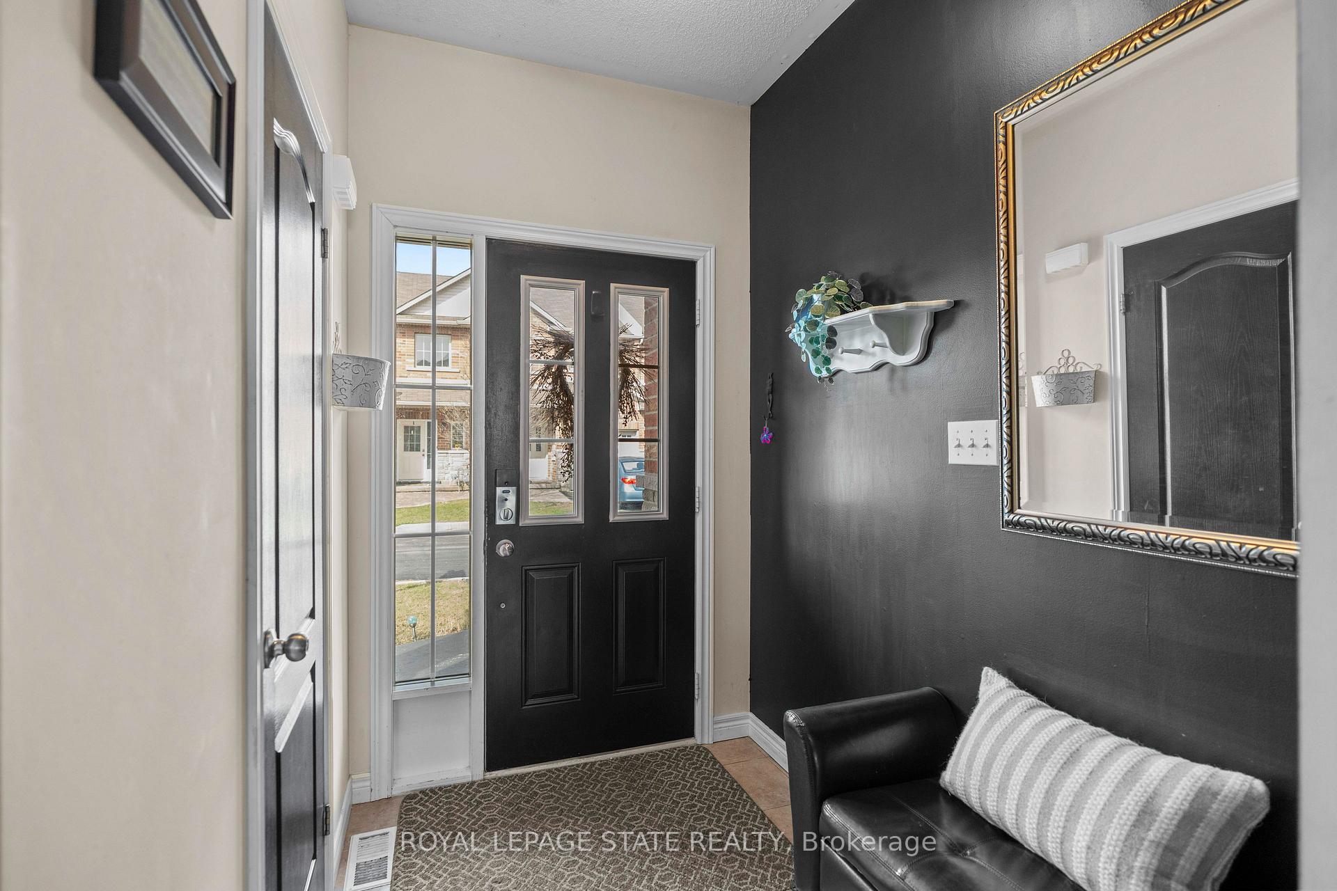 Photo 11 of 27 Marina Point Crescent, Hamilton, Stoney Creek — HOMEH