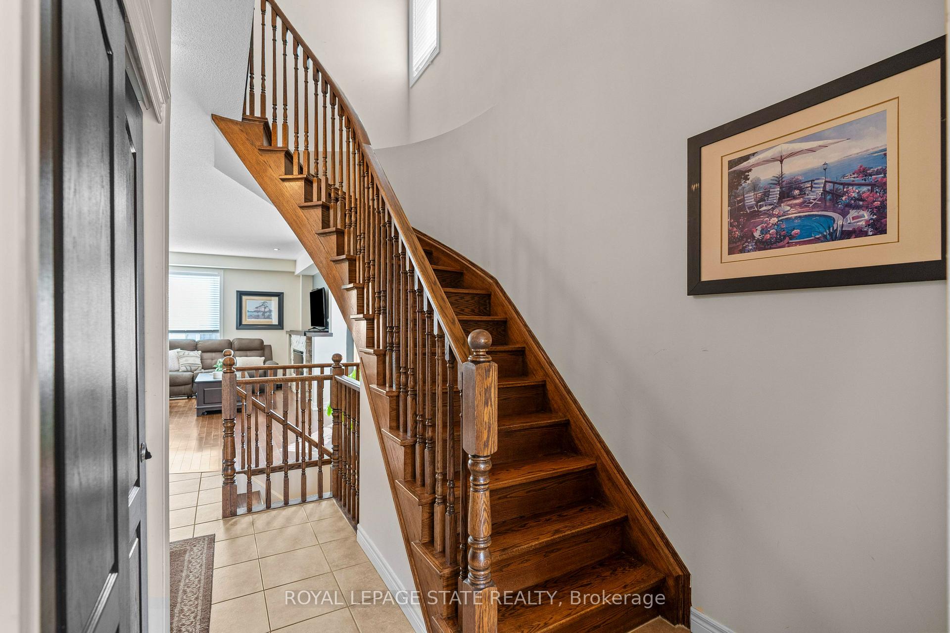 Photo 10 of 27 Marina Point Crescent, Hamilton, Stoney Creek — HOMEH