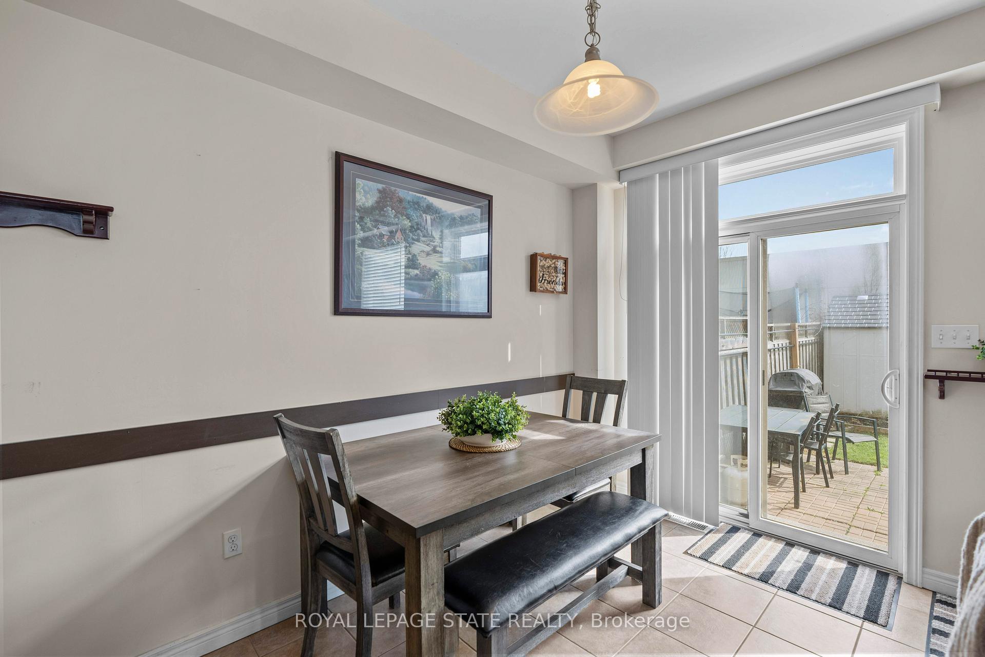 Photo 7 of 27 Marina Point Crescent, Hamilton, Stoney Creek — HOMEH