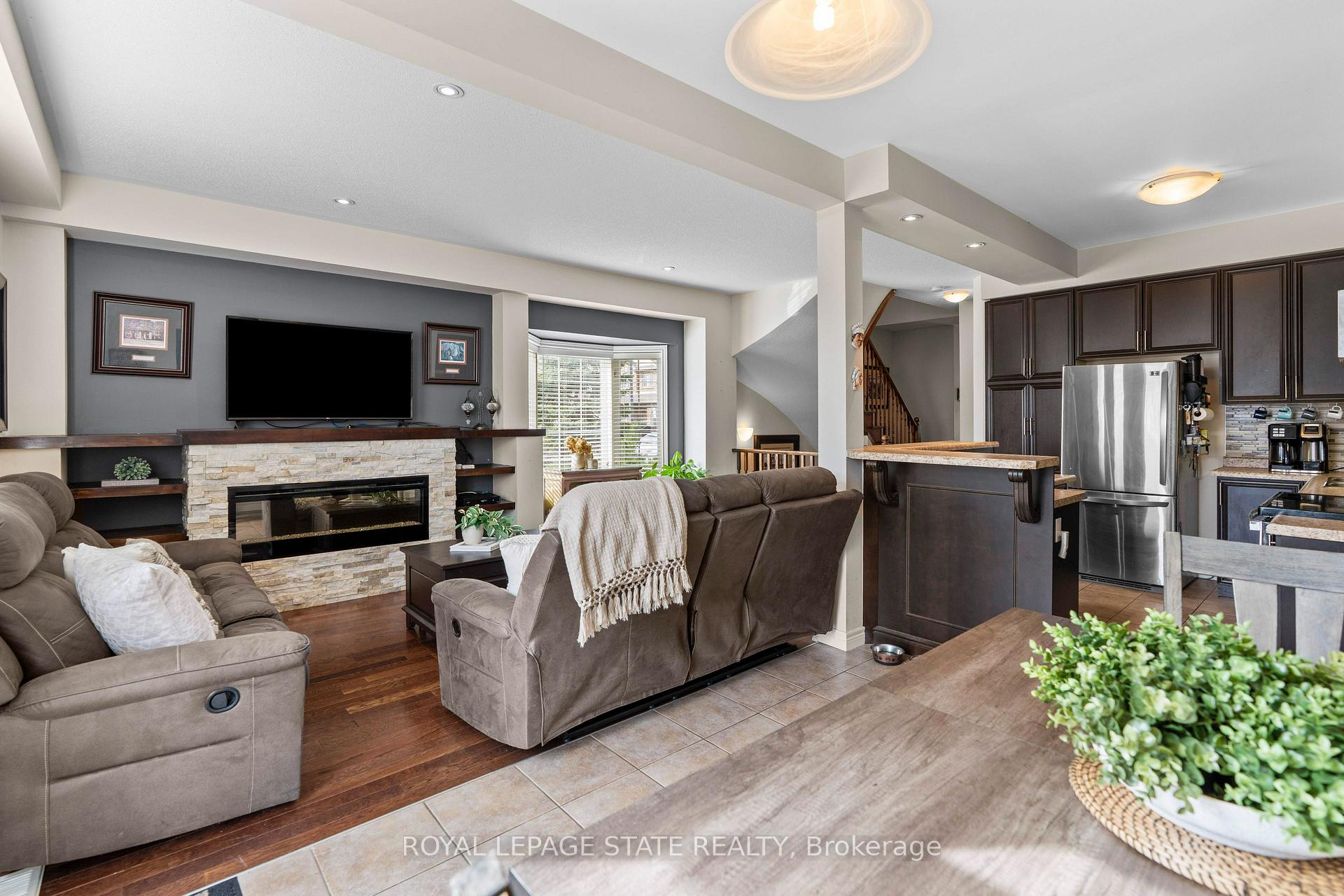 Photo 20 of 27 Marina Point Crescent, Hamilton, Stoney Creek — HOMEH