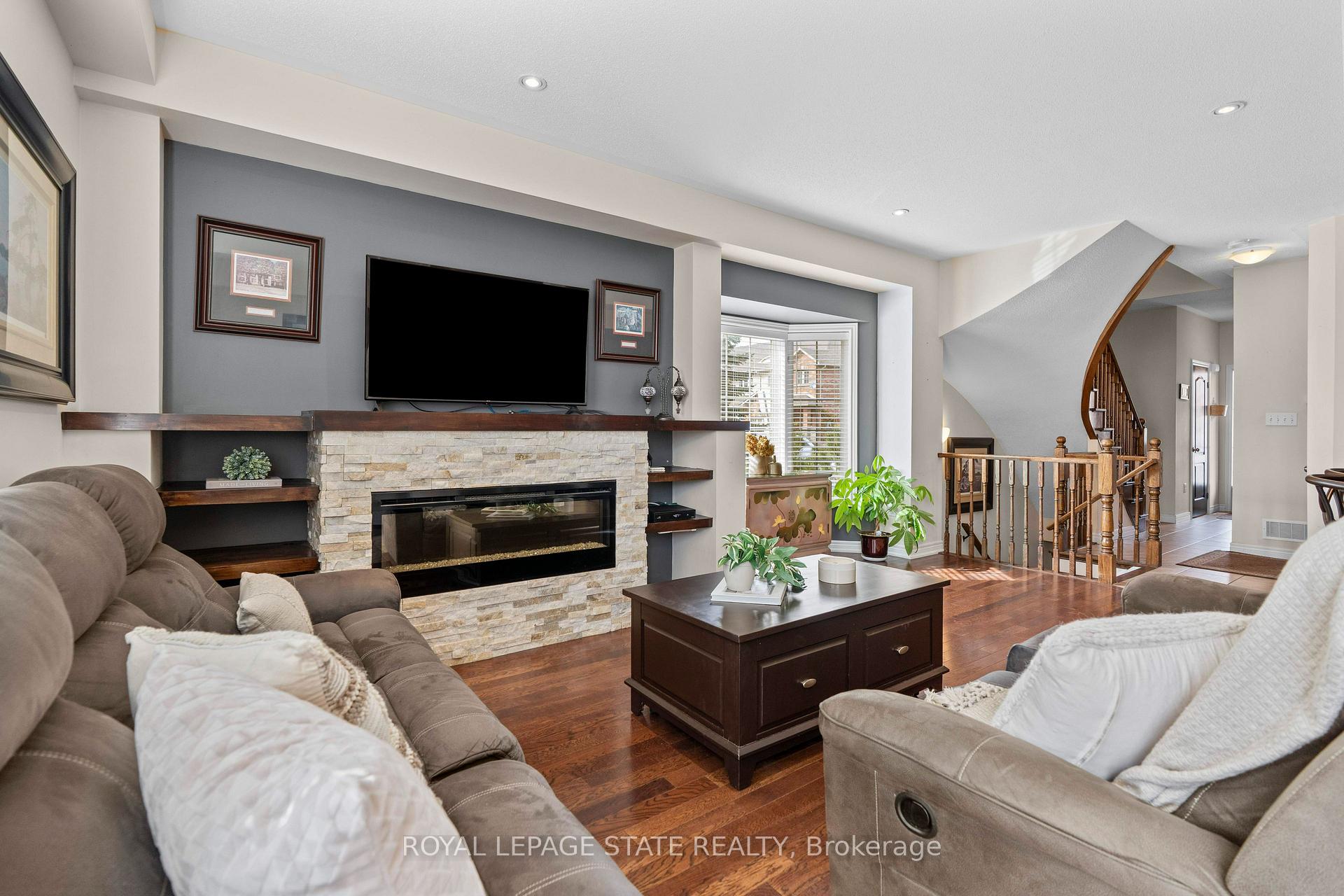 Photo 16 of 27 Marina Point Crescent, Hamilton, Stoney Creek — HOMEH