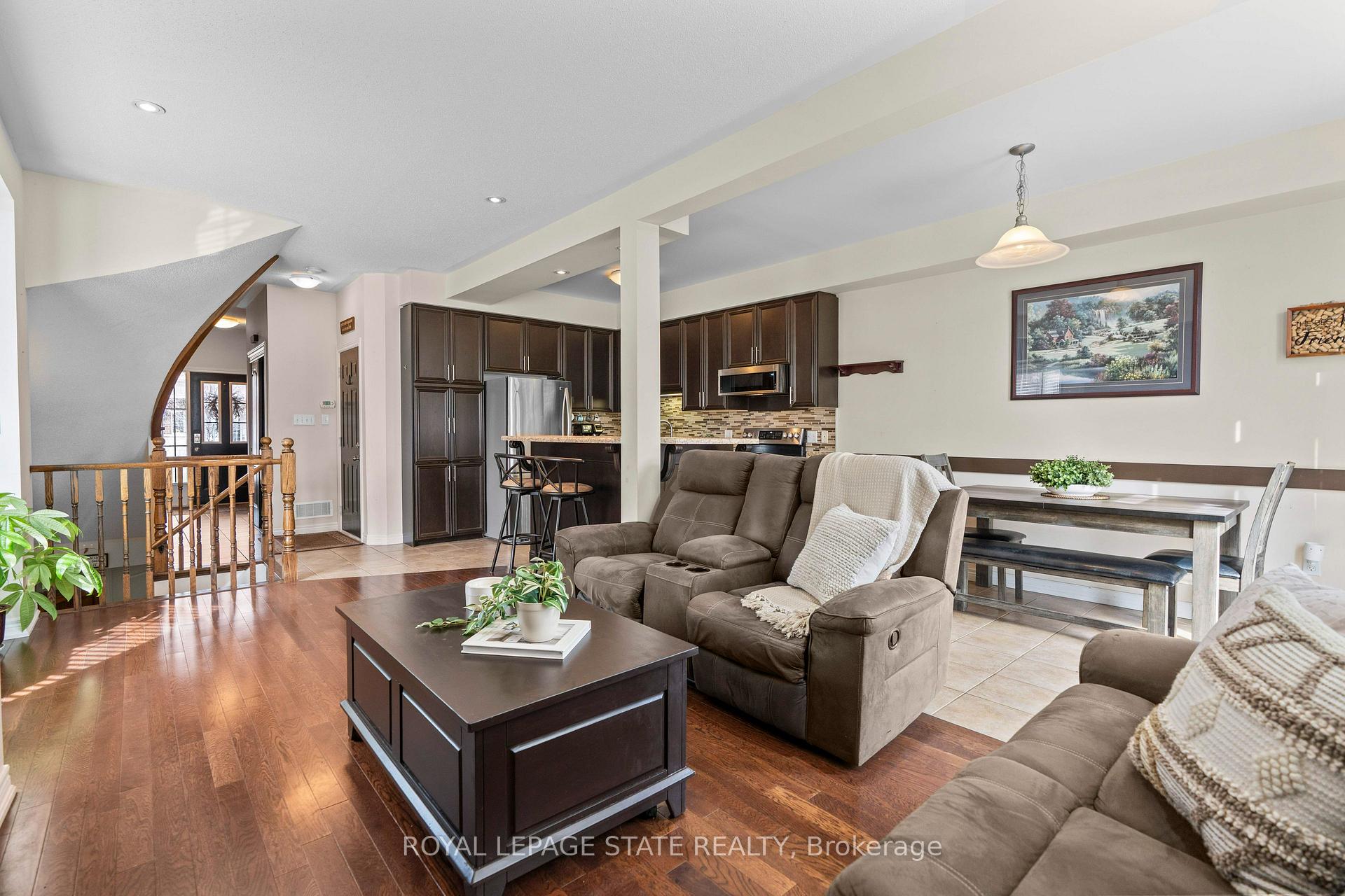 Photo 13 of 27 Marina Point Crescent, Hamilton, Stoney Creek — HOMEH