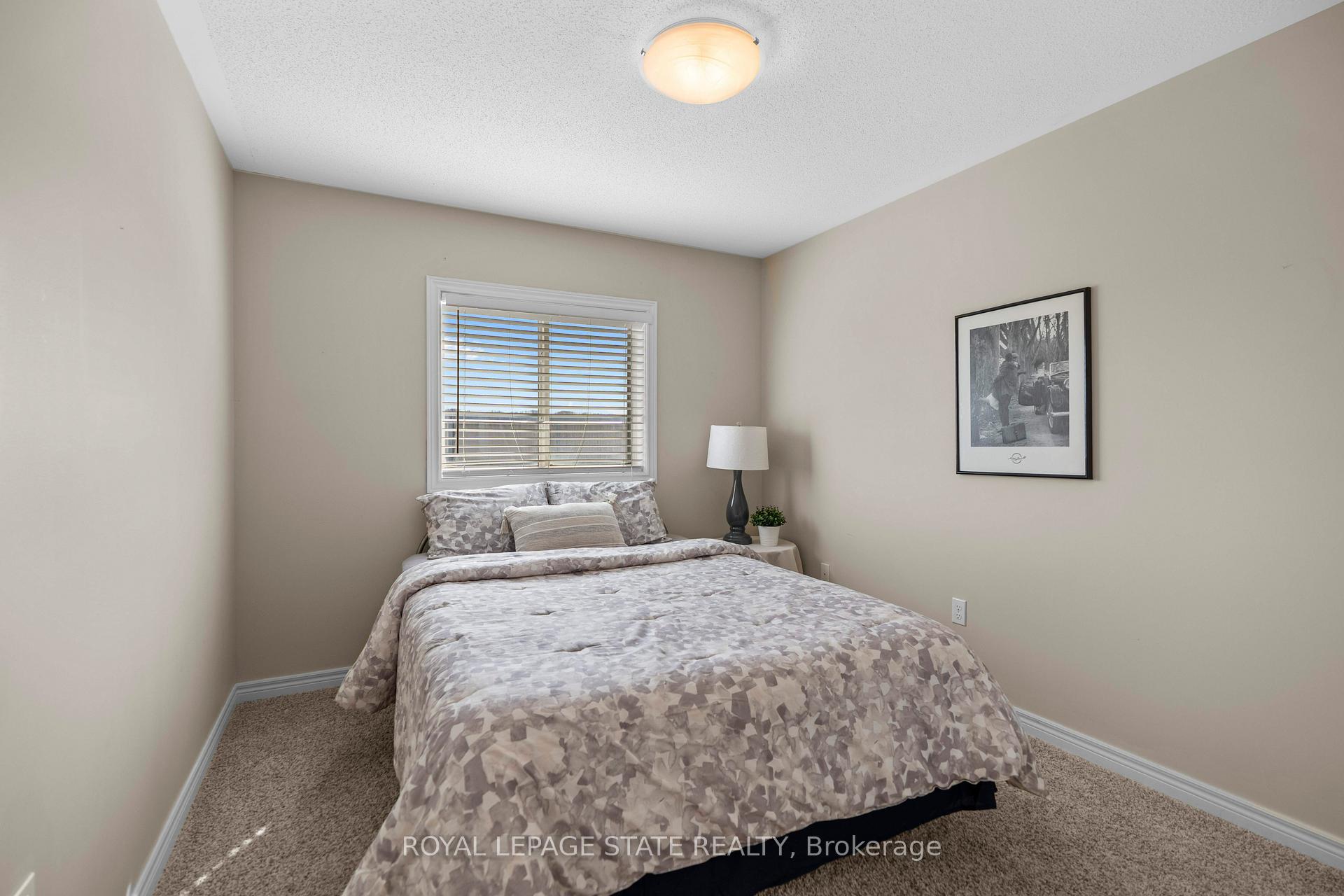 Photo 18 of 27 Marina Point Crescent, Hamilton, Stoney Creek — HOMEH