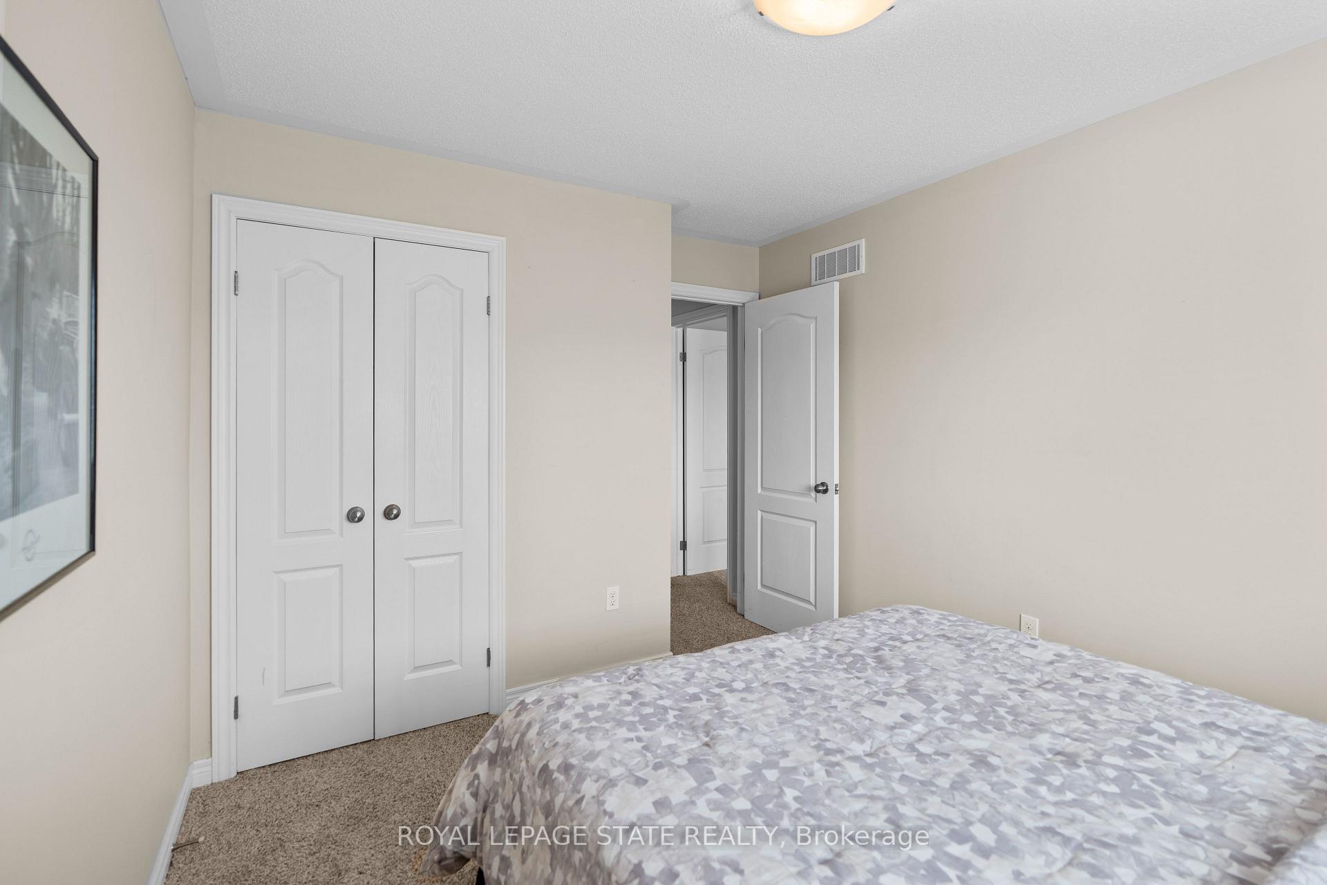 Photo 6 of 27 Marina Point Crescent, Hamilton, Stoney Creek — HOMEH
