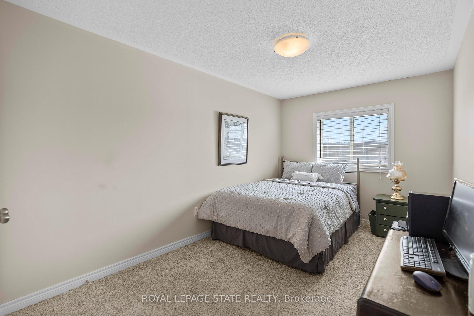 Photo 25 of 27 Marina Point Crescent, Hamilton, Stoney Creek — HOMEH