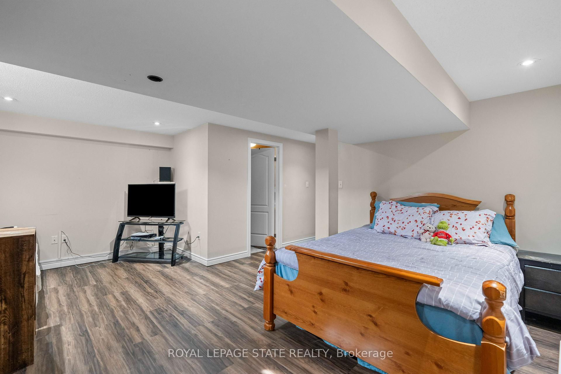 Photo 22 of 27 Marina Point Crescent, Hamilton, Stoney Creek — HOMEH