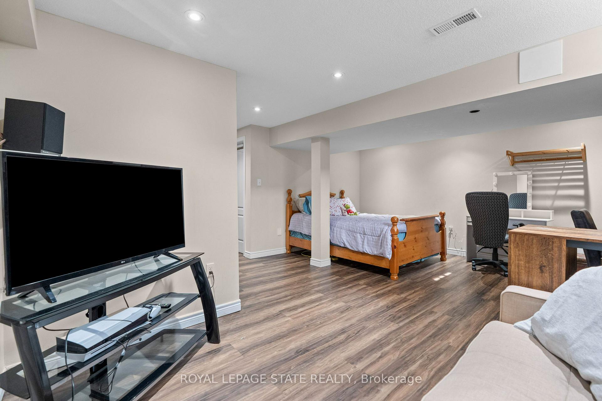 Photo 21 of 27 Marina Point Crescent, Hamilton, Stoney Creek — HOMEH