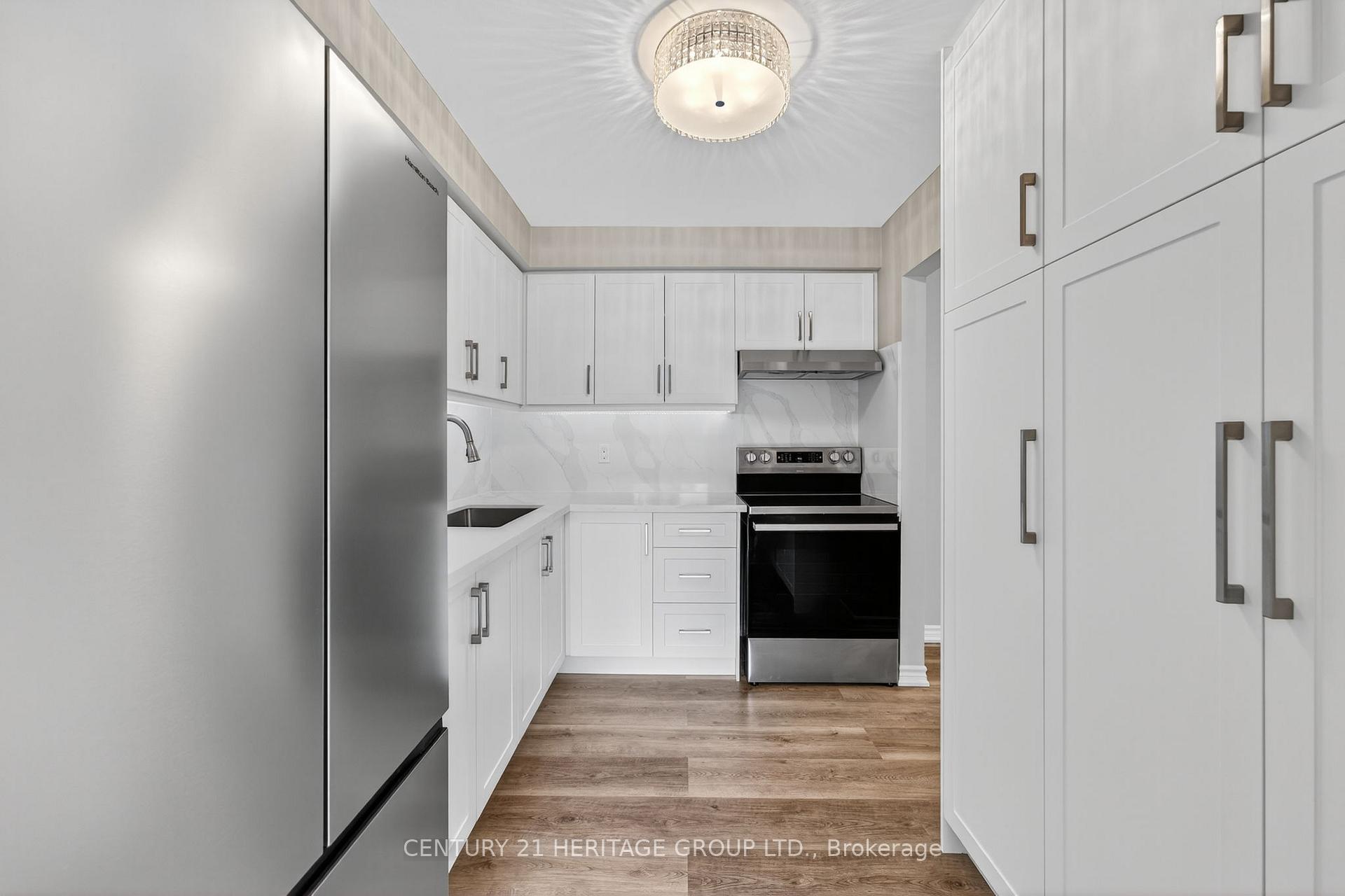 Photo 6 of 90 Burns Circle, Barrie, Letitia Heights — HOMEH