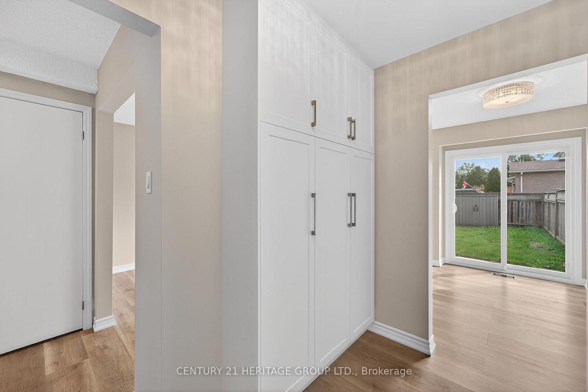 Photo 10 of 90 Burns Circle, Barrie, Letitia Heights — HOMEH