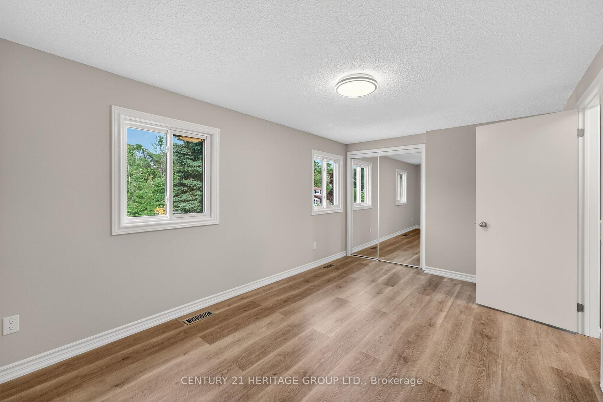 Photo 9 of 90 Burns Circle, Barrie, Letitia Heights — HOMEH