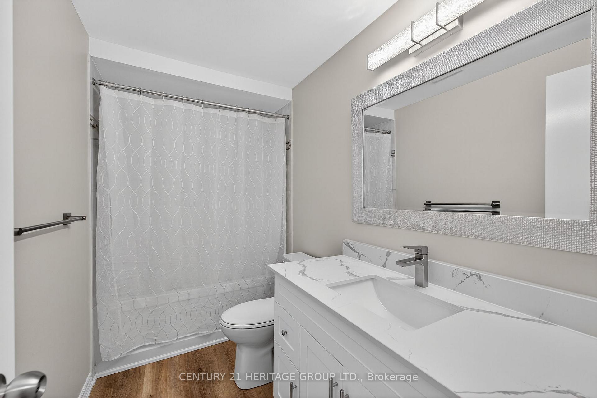 Photo 12 of 90 Burns Circle, Barrie, Letitia Heights — HOMEH