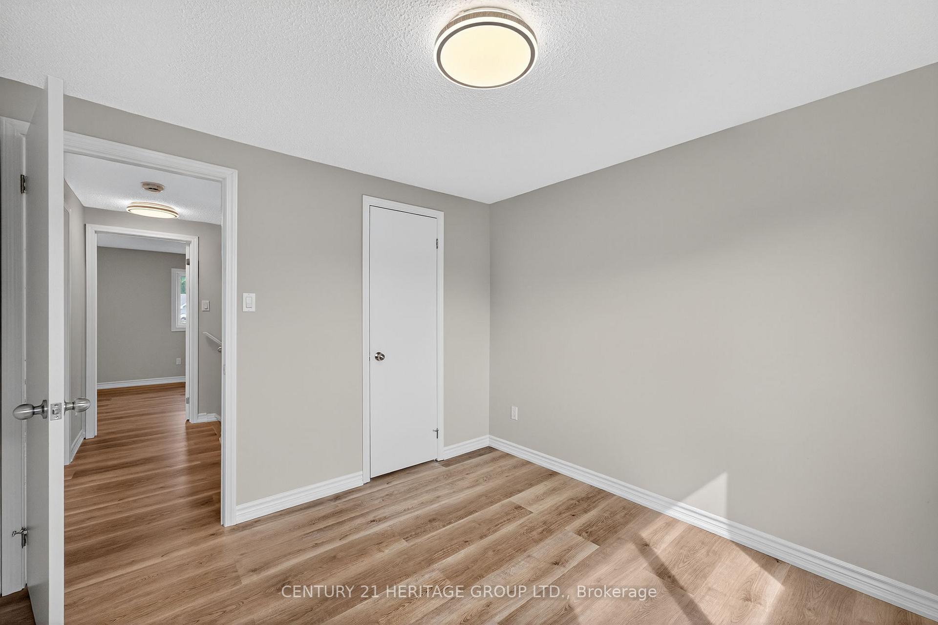 Photo 15 of 90 Burns Circle, Barrie, Letitia Heights — HOMEH