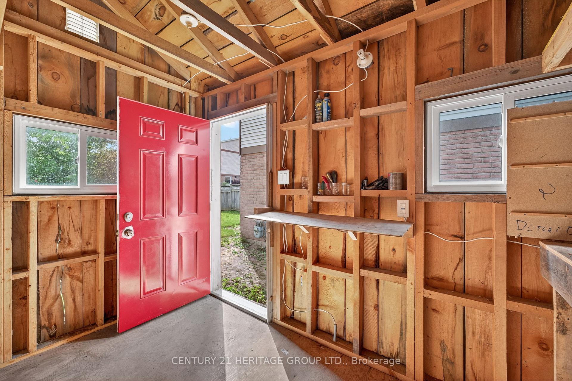 Photo 17 of 90 Burns Circle, Barrie, Letitia Heights — HOMEH