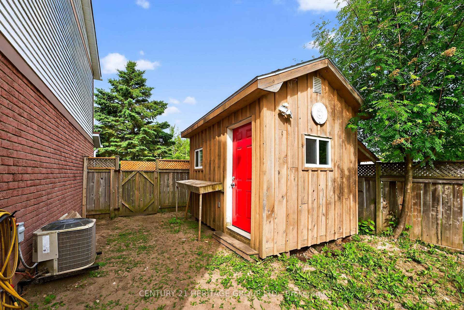 Photo 21 of 90 Burns Circle, Barrie, Letitia Heights — HOMEH