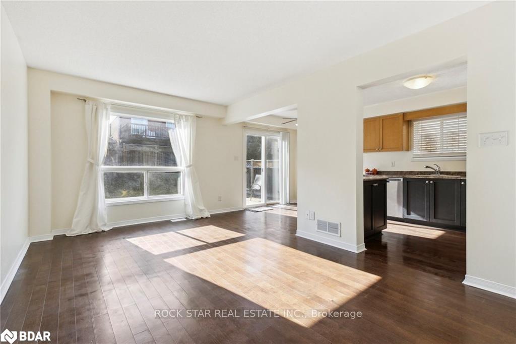 Photo 3 of 19 Isabella Street, Kitchener — HOMEH