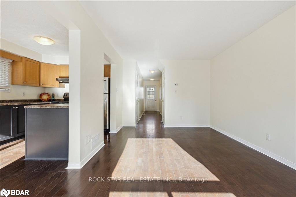 Photo 6 of 19 Isabella Street, Kitchener — HOMEH