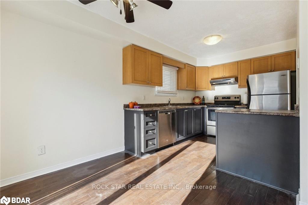 Photo 7 of 19 Isabella Street, Kitchener — HOMEH