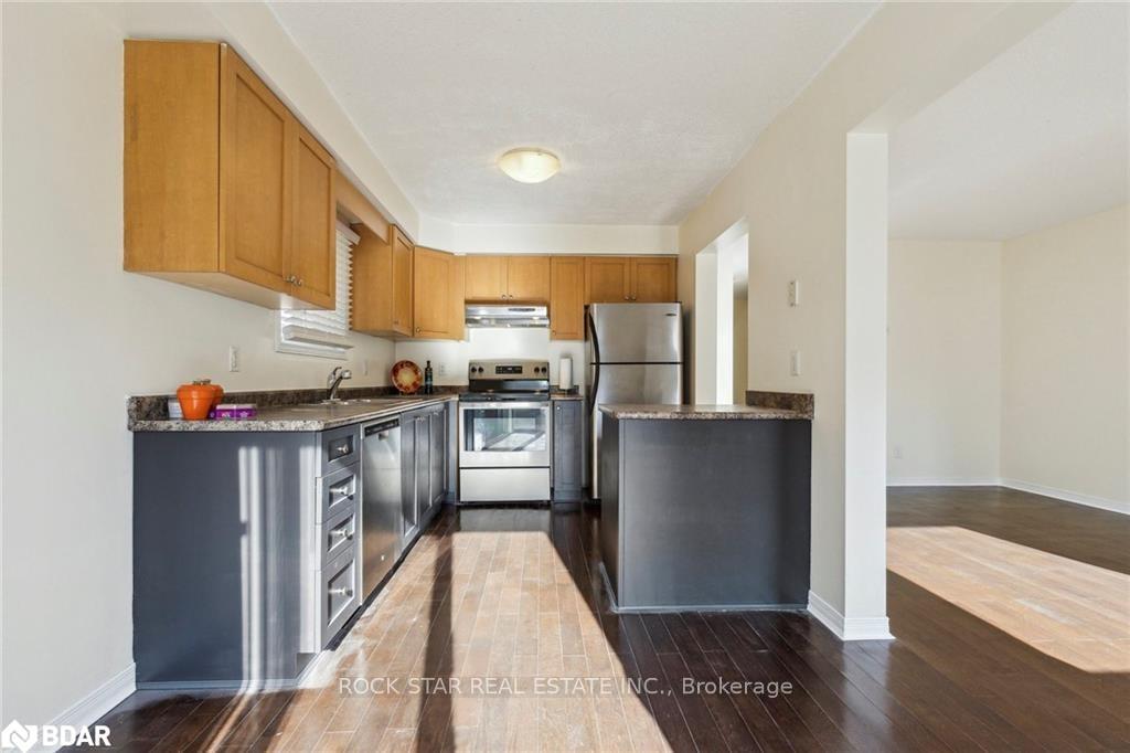 Photo 14 of 19 Isabella Street, Kitchener — HOMEH