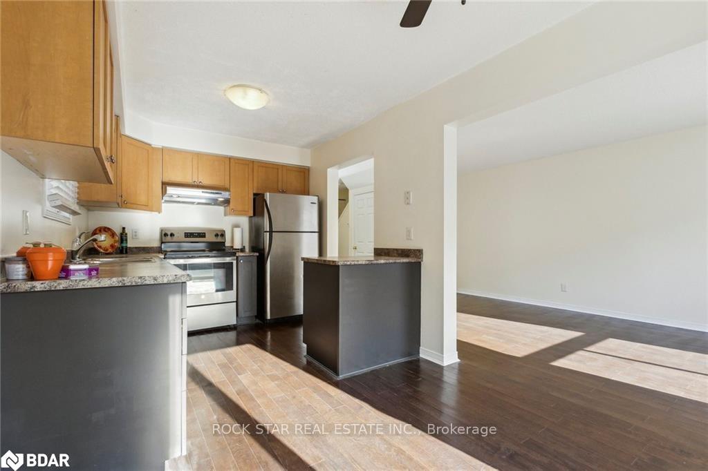 Photo 13 of 19 Isabella Street, Kitchener — HOMEH