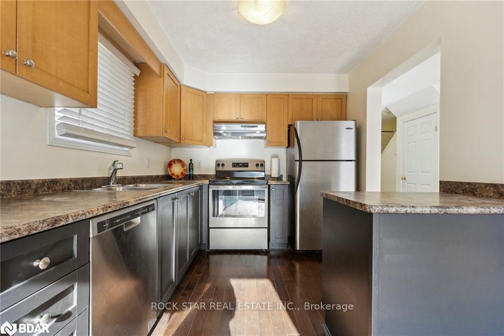 Photo 11 of 19 Isabella Street, Kitchener — HOMEH