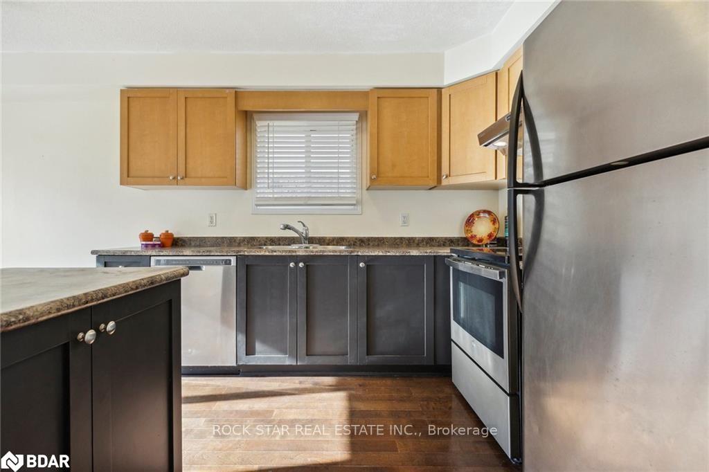 Photo 23 of 19 Isabella Street, Kitchener — HOMEH