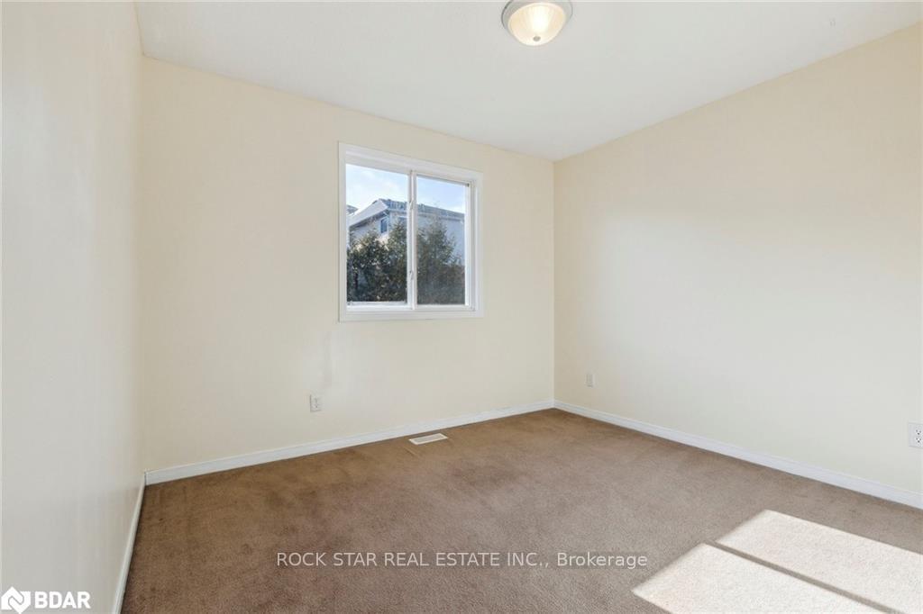 Photo 22 of 19 Isabella Street, Kitchener — HOMEH
