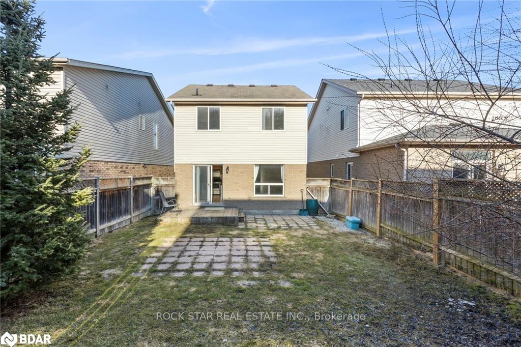 Photo 31 of 19 Isabella Street, Kitchener — HOMEH