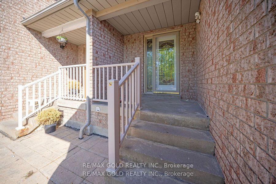 Photo 4 of 170 Desert Sand Drive, Brampton, Sandringham-Wellington — HOMEH