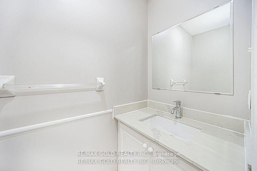 Photo 16 of 170 Desert Sand Drive, Brampton, Sandringham-Wellington — HOMEH