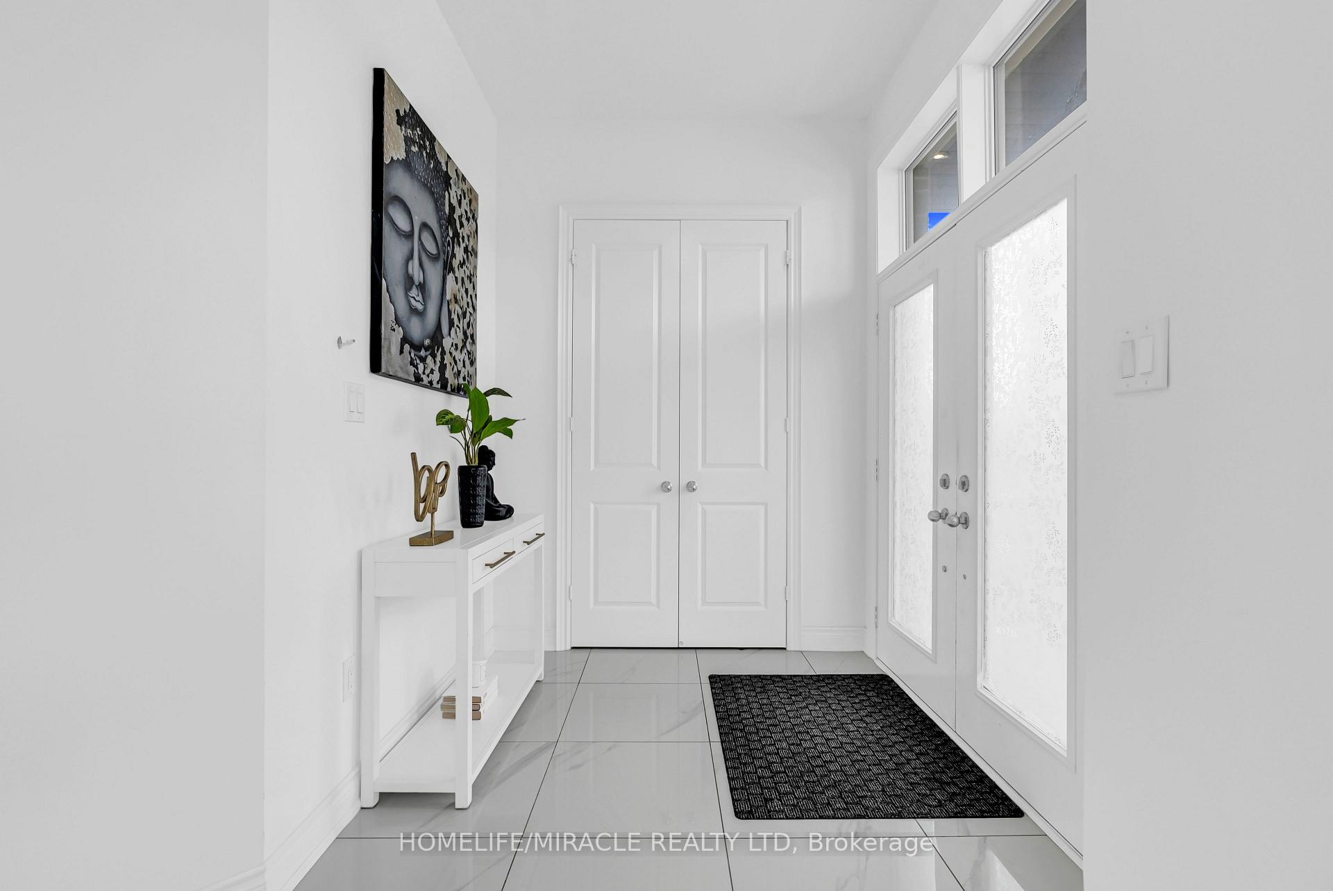 Photo 3 of 9 Galen Crescent, Vaughan, Kleinburg — HOMEH