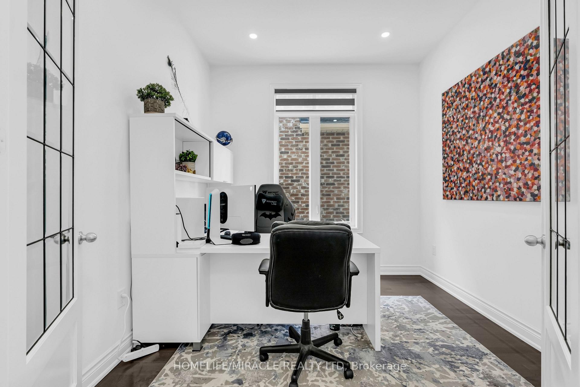 Photo 4 of 9 Galen Crescent, Vaughan, Kleinburg — HOMEH