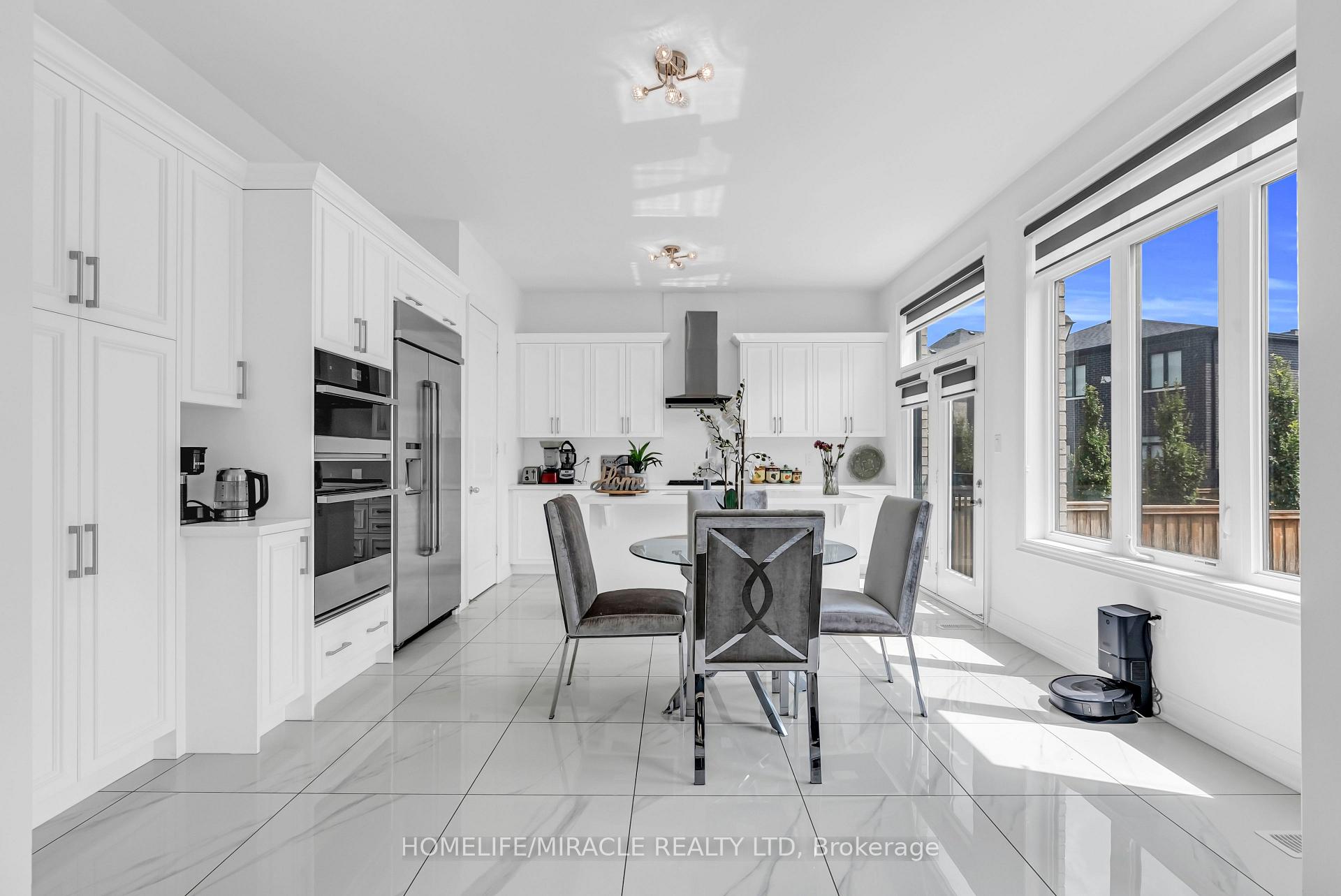 Photo 6 of 9 Galen Crescent, Vaughan, Kleinburg — HOMEH