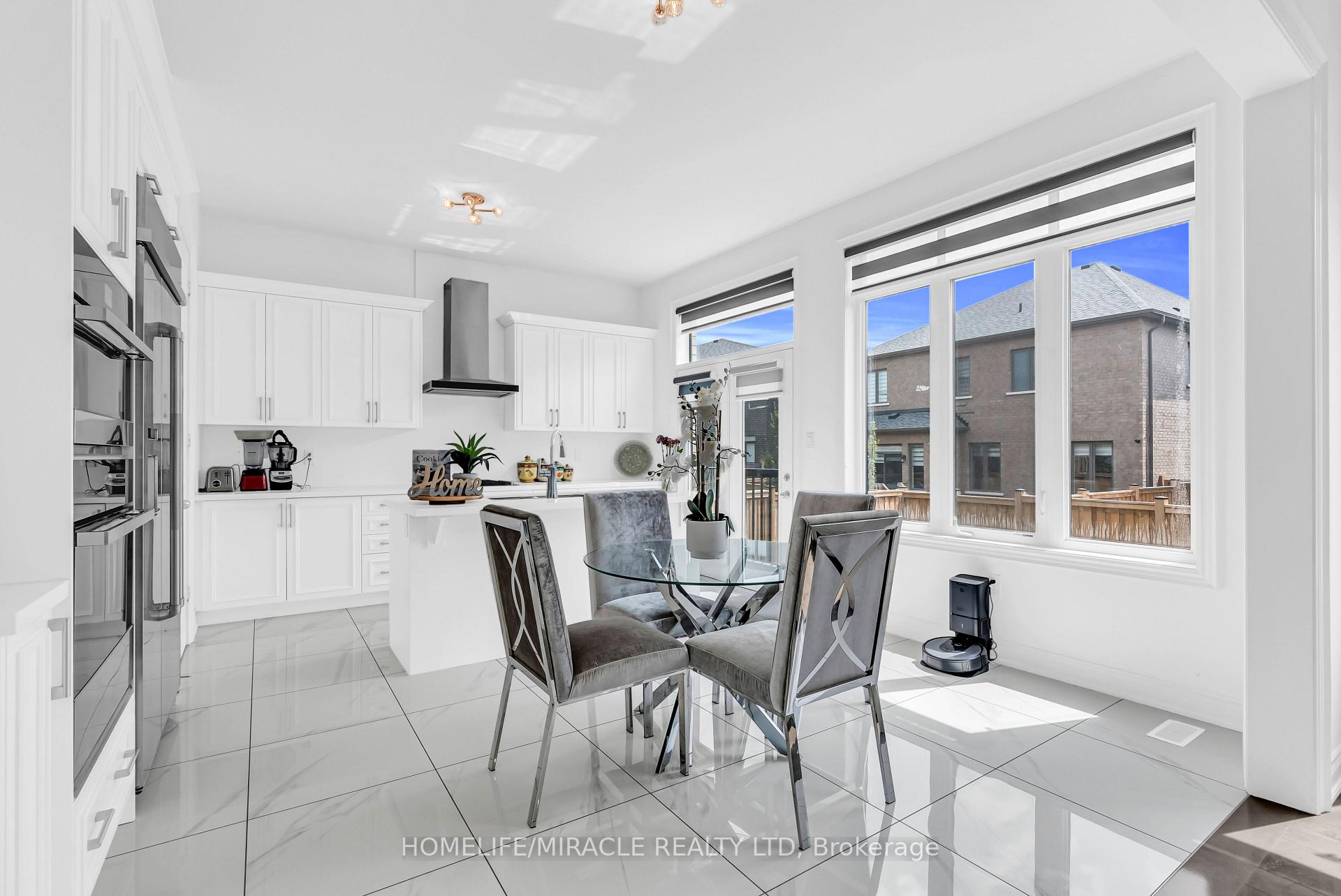 Photo 22 of 9 Galen Crescent, Vaughan, Kleinburg — HOMEH