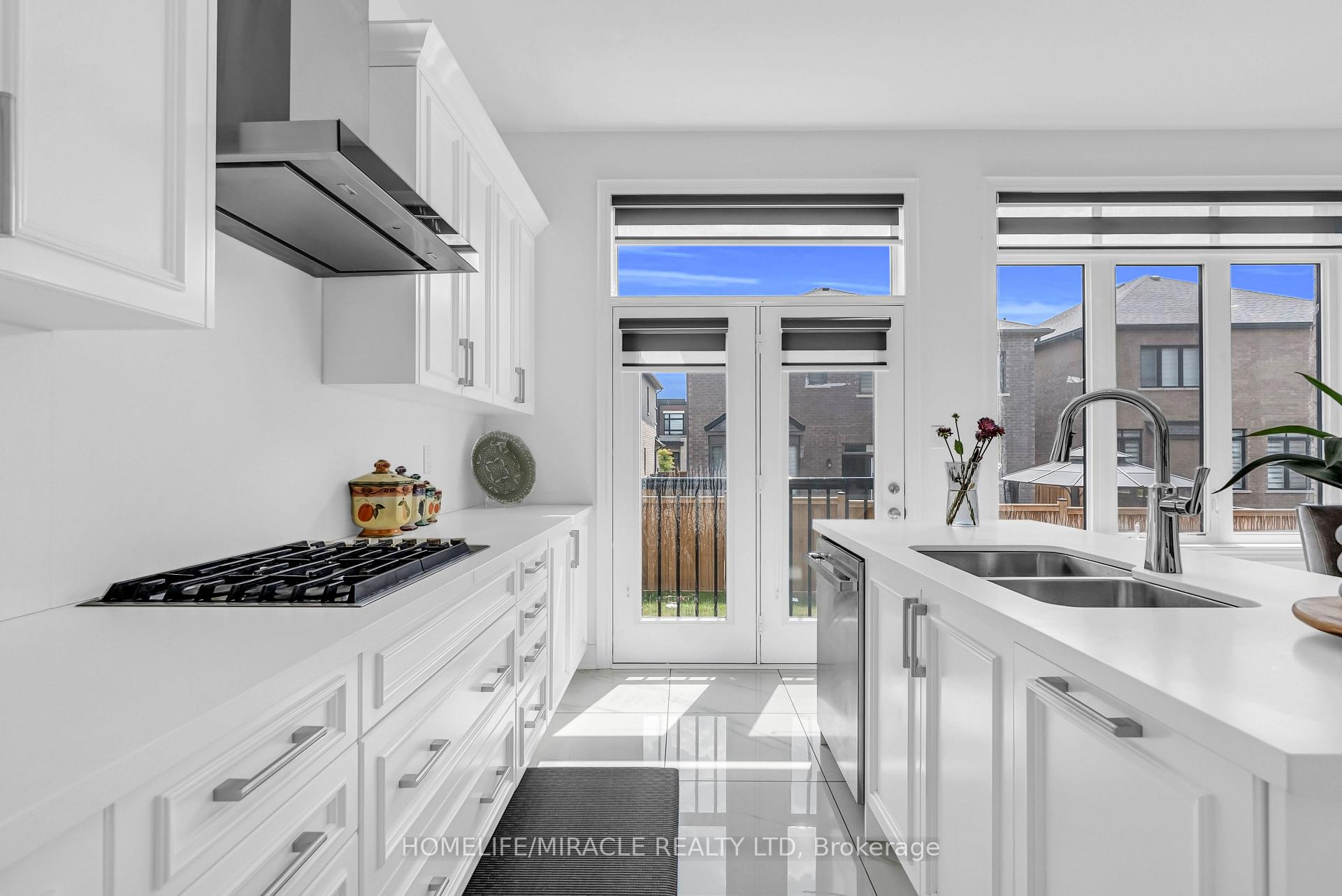 Photo 13 of 9 Galen Crescent, Vaughan, Kleinburg — HOMEH