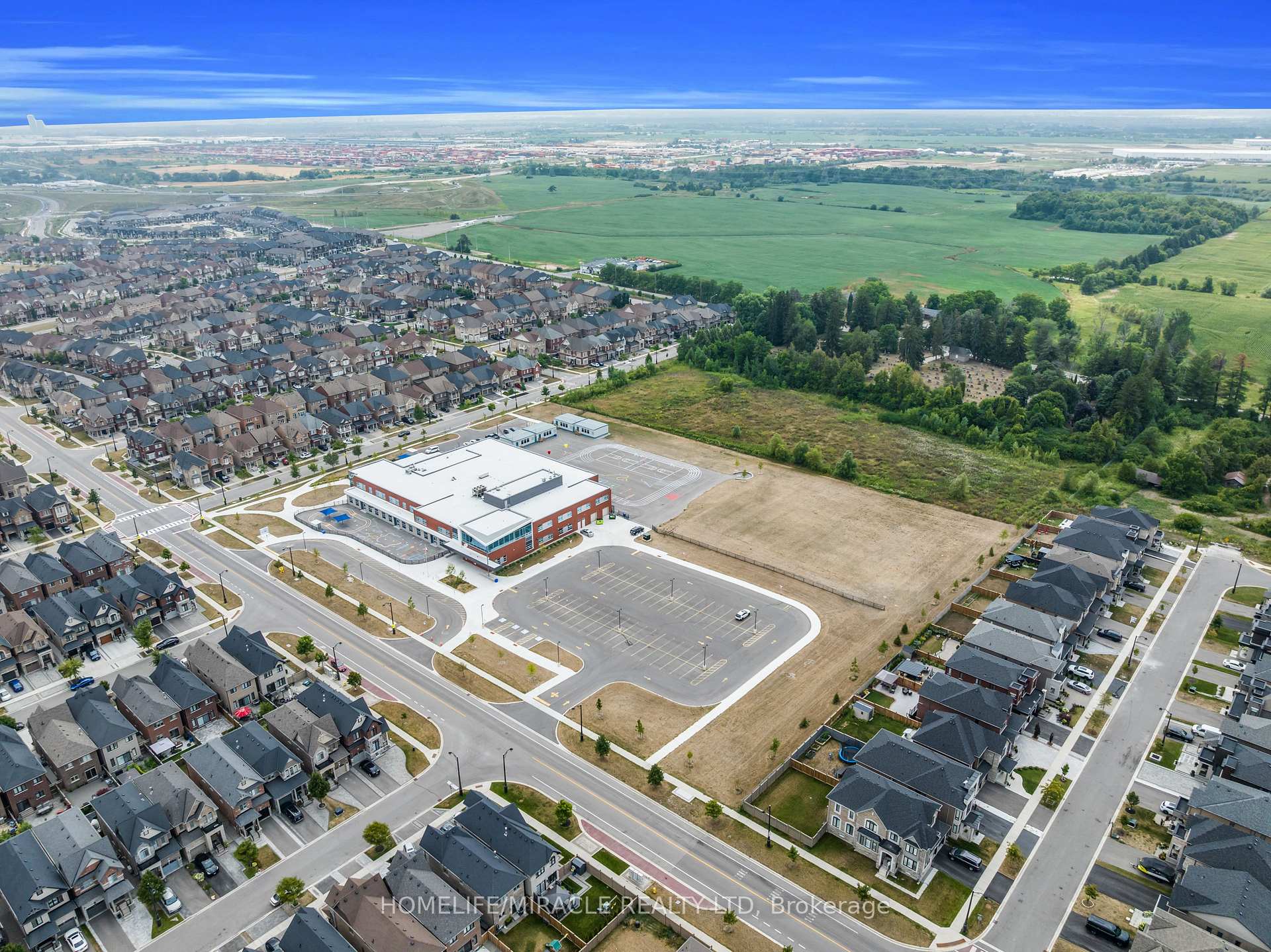 Photo 45 of 9 Galen Crescent, Vaughan, Kleinburg — HOMEH