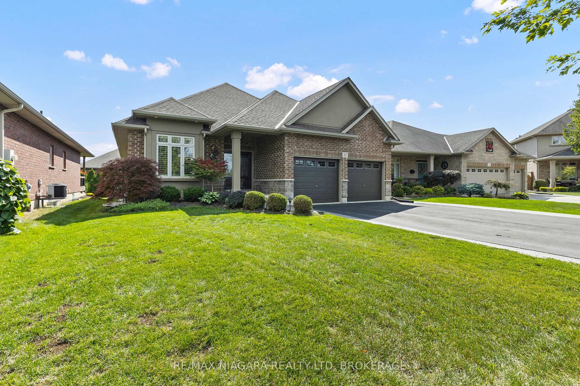 Photo 3 of 41 Creekside Drive, Welland, Coyle Creek — HOMEH