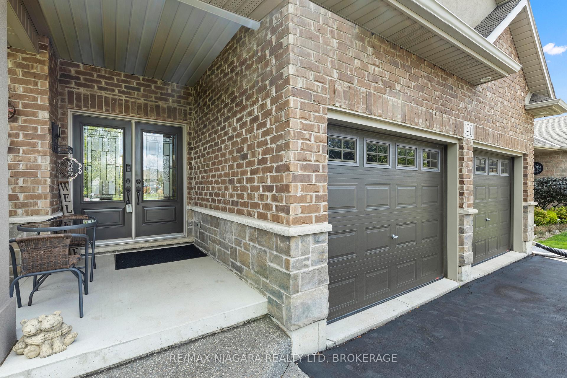 Photo 2 of 41 Creekside Drive, Welland, Coyle Creek — HOMEH