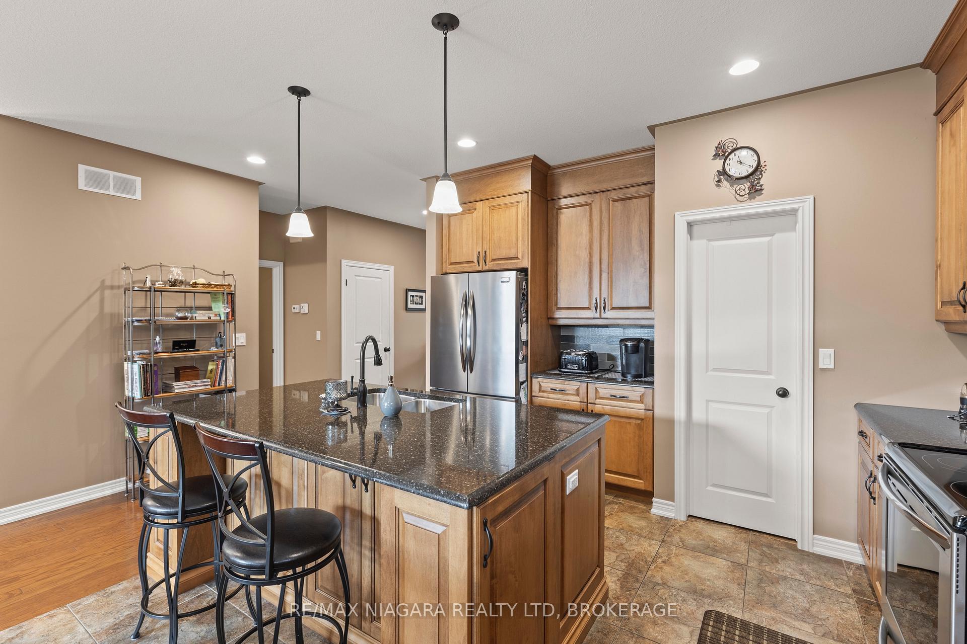 Photo 6 of 41 Creekside Drive, Welland, Coyle Creek — HOMEH