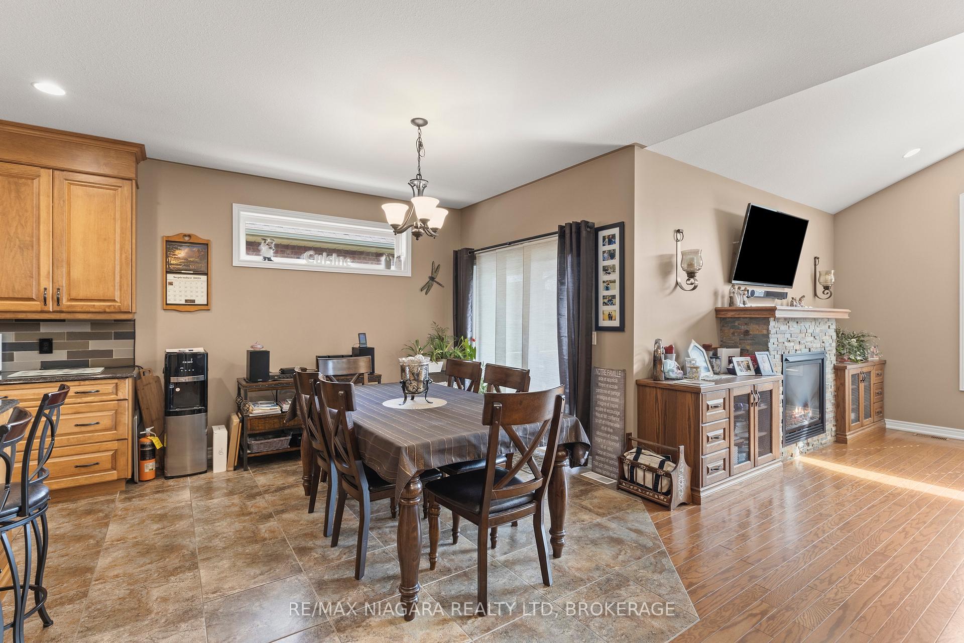 Photo 18 of 41 Creekside Drive, Welland, Coyle Creek — HOMEH